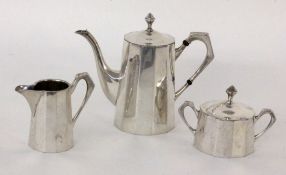 KINDERSERVICE Deutsch um 1900 Silber 800. 3 Teile. Kanne, Zuckerdose und Milchkännchen. H.12,5cm,