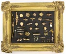 LOT VON 35 TEILEN ANTIKER SCHMUCK um 1900. Meist Doublé. A LOT OF 35 ANTIQUE JEWELLERY PIECES ca.