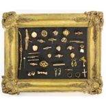 LOT VON 35 TEILEN ANTIKER SCHMUCK um 1900. Meist Doublé. A LOT OF 35 ANTIQUE JEWELLERY PIECES ca.