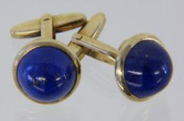 PAAR MANSCHETTENKNÖPFE 585/000 Gelbgold mit Lapislazuli. Brutto ca. 11,5g A PAIR OF CUFF LINKS 585/