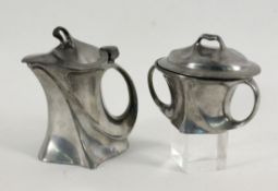 JUGENDSTIL TEEKANNE UND ZUCKERDOSE um 1900 2-teilig, Zinn. Gemarkt. H.16cm AN ART NOUVEAU TEA POT