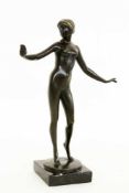 MARCEL KLEINE Weimar 1884 Tanzender Mädchenakt. Bronze, dunkel patiniert. Marmorsockel. Auf der