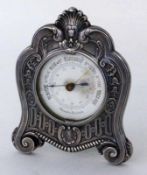 TISCHBAROMETER Frankreich um 1900 Silbergehäuse. Bez.: Baromètre Anéroide. Gest. H.10,5cm.