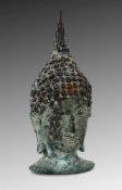 BUDDHAKOPF Südostasien Bronzekopf mit grüner Patina. H.14cm HEAD OF A BUDDHA Southeast Asia Bronze