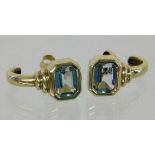 PAAR HALBCREOLEN 585/000 Gelbgold mit Aquamarin. Brutto ca. 4,5g A PAIR OF HALF HOOP CREOLE EARRINGS