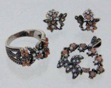 3-TEILIGES SCHMUCKSET Silber mit Koralle und Saatperlen. Bestehend aus Anhänger, Ring (Gr. 60) und