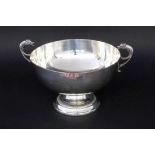 FUSSSCHALE Versilbertes Metall. H.13cm, D.20cm A FOOTED BOWL Silver-plated metal. 13 cm high,