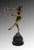 CLAIRE COLINET (nach) Brüssel 1885 - 1948 Tanzender weiblicher Akt mit 7 Ringen. Bronze, auf der