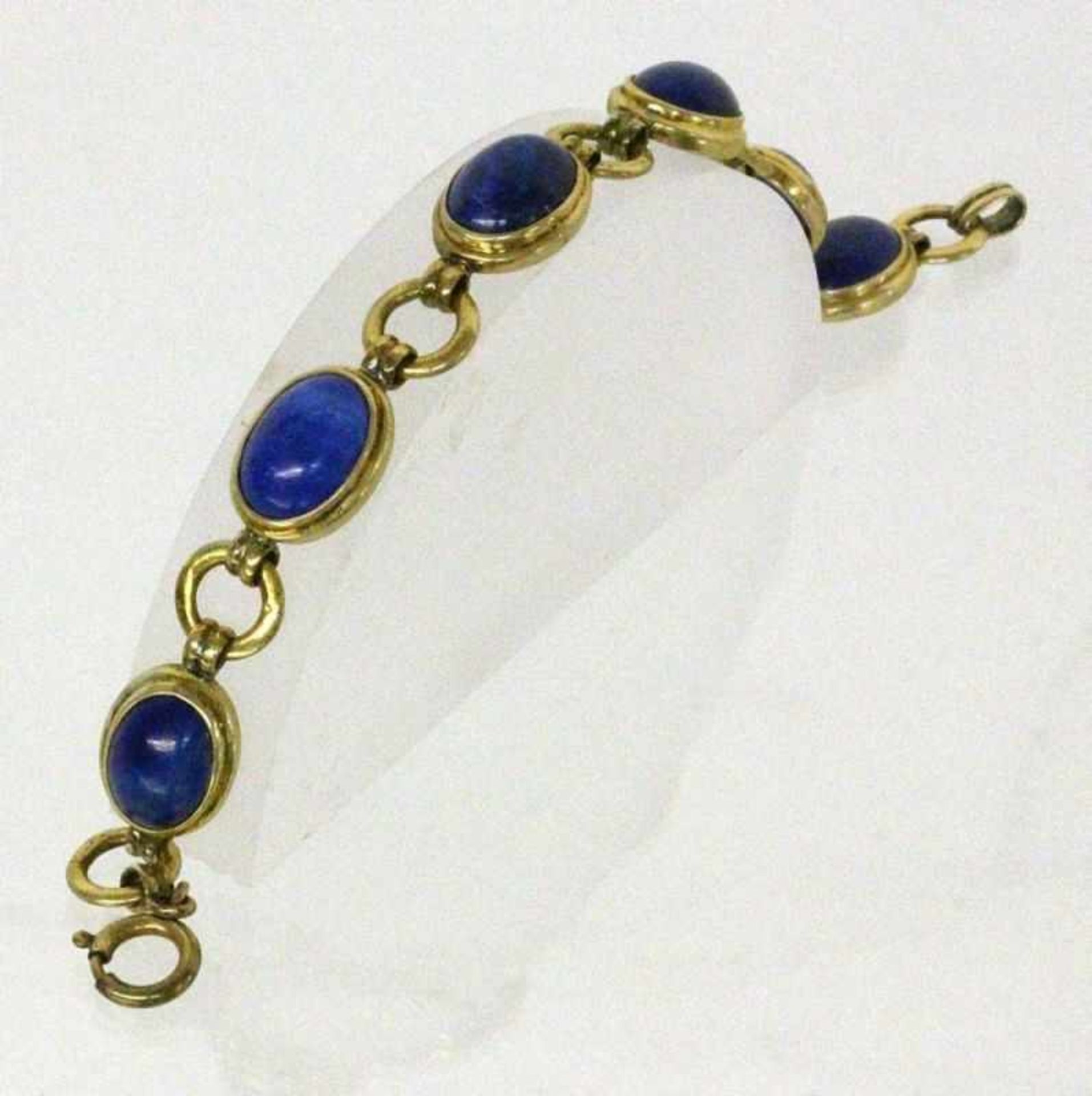 ARMBAND Silber vergoldet mit Lapislazuli. L.18cm A BRACELET Gilt silver with lapis lazuli. 18 cm