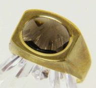 HERRENRING 333/000 Gelbgold mit Topas. Gr. 68, brutto ca. 6,5g A MEN'S RING 333/000 yellow gold with