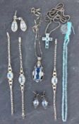 LOT VON 8 TEILEN SILBERSCHMUCK meist mit blauen Topasen A LOT OF 8 SILVER JEWELLERY ITEMS mostly