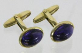 PAAR MANSCHETTENKNÖPFE 585/000 Gelbgold mit Amethysten. Brutto ca. 8,8g A PAIR OF CUFF LINKS 585/000