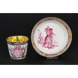 TASSE MIT U-TELLER Nymphenburg um 1800 Bemalt in purpur-camaieu, Gold und farbiger Blumengirlande.