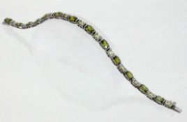 ARMBAND, Silber mit Olivin. Brutto ca. 18g, L.20cm A BRACELET Silver with olivine. Gross weight