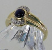 DAMENRING 585/000 Gelbgold mit Saphircabochon und Brillanten. Gr. 56, brutto ca. 3g A LADIES RING