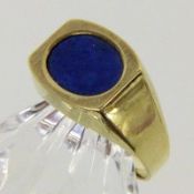 HERRENRING 585/000 Gelbgold mit Lapislazuli. Gr. 68, brutto ca. 9g A MEN'S RING 585/000 yellow