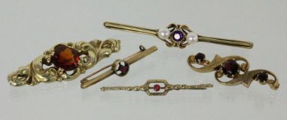 LOT VON 5 ALTEN STABBROSCHEN 585/000 Gelbgold. Brutto ca. 17g A LOT OF 5 OLD BAR BROOCHES 585/000