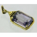 ANHÄNGER / CLIP 585/000 Gelbgold mit Amethyst, ca. 2,5x2cm. Brutto ca. 7,7g A PENDANT / CLIP 585/000