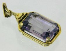 ANHÄNGER / CLIP 585/000 Gelbgold mit Amethyst, ca. 2,5x2cm. Brutto ca. 7,7g A PENDANT / CLIP 585/000