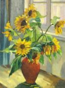 SCHICKARDT, EUGEN Stuttgart 1905 - 1965 Sonnenblumen in der Vase. Öl/Karton, signiert und dat.: (