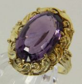 DAMENRING 585/000 Gelbgold mit Amethyst. Gr. 56, brutto ca. 7,8g A LADIES RING 585/000 yellow gold