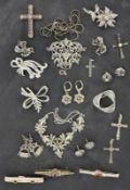 LOT VON 20 TEILEN SCHMUCK meist Silber mit Markasiten A LOT OF 20 JEWELLERY PIECES mostly silver