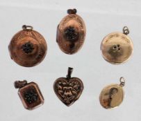 LOT VON SECHS MEDAILLONS Silber, rosé vergoldet, teils mit Granatbesatz A LOT OF SIX LOCKETS Silver,