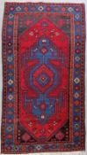 ALTER SHIRAZ, PERSIEN. 220x130cm AN OLD SHIRAZ RUG PERSIA. 220 x 130 cm