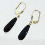 PAAR OHRHÄNGER 585/000 Gelbgold mit Onyx im Pendeloque-Schliff. L.3,5cm, Brutto ca. 2,8g A PAIR OF