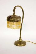 TISCHLAMPE Frankreich, 1920er/30er Jahre Messinggestell mit Reliefdekor, farbigen Glassteinen und