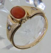 DAMENRING 585/000 Rotgold mit Korallencabochon. Gr. 58, Brutto ca. 4,3g A LADIES RING 585/000 red