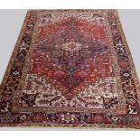 ALTER HERIS, PERSIEN. 373x262cm AN OLD HERIZ RUG, PERSIA. 373 x 262 cm