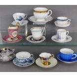 LOT VON 10 SAMMELTASSEN Div. Manufakturen. Verschiedene Dekore. A LOT OF 10 COLLECTABLE CUPS Various