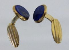 PAAR MANSCHETTENKNÖPFE, 333/000 Gelbgold mit Lapislazuli. Brutto ca. 6,8g A PAIR OF CUFFLINKS 333/