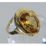 DAMENRING, 585/000 Gelbgold mit Citrin. Gr. 56, Brutto ca. 4,6g A LADIES' RING 585/000 yellow gold