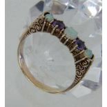 BANDRING 333/000 Rotgold mit Opalen und Amethyst. Um 1900. Gr. 60, Brutto ca. 3,3g A BAND RING 333/