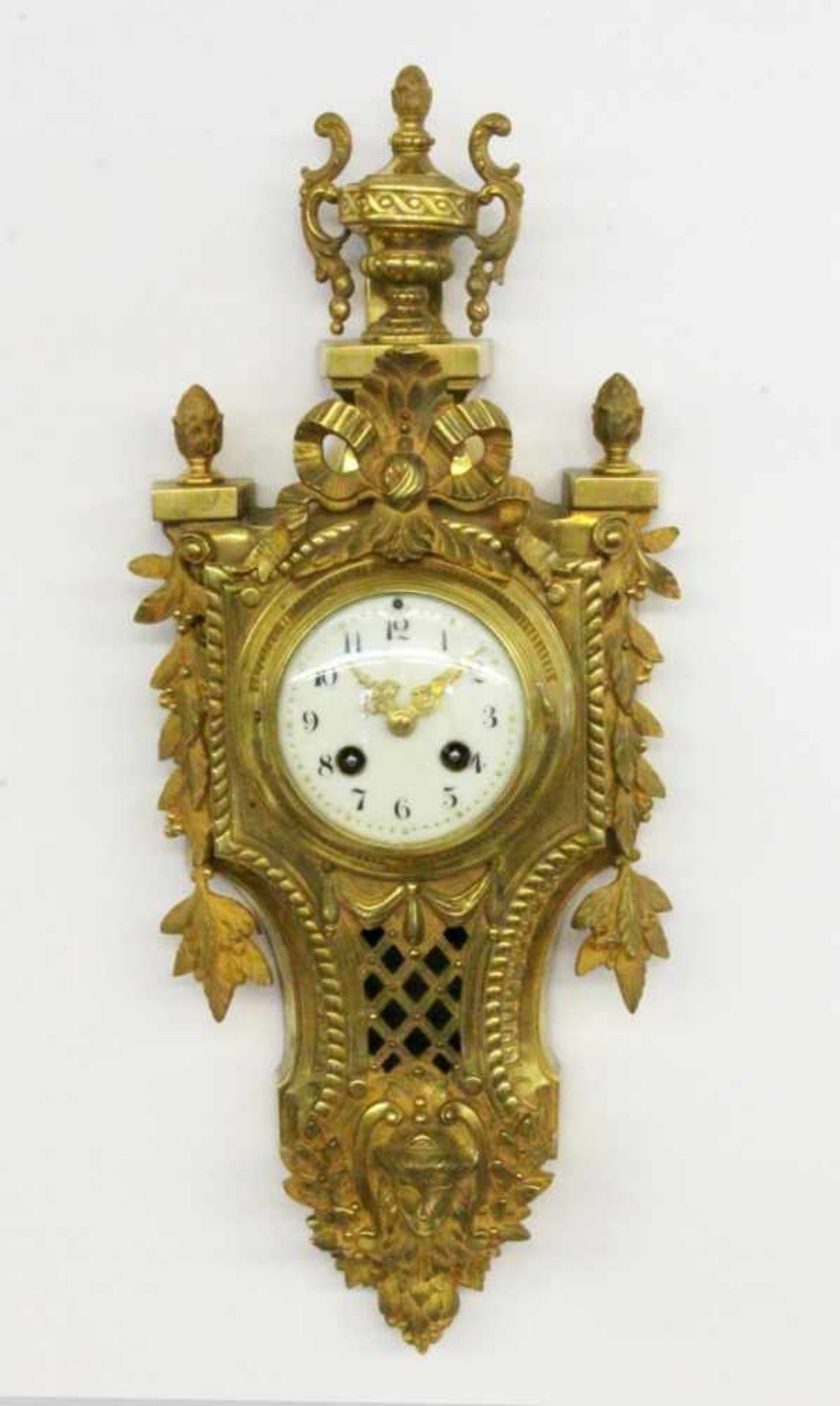 CARTELUHR Frankreich, 19.Jh. Vergoldetes Bronzegehäuse im Louis XVI Stil. Pendulenwerk mit