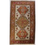 ALTER SHIRAZ, PERSIEN. 220x134cm AN OLD SHIRAZ RUG PERSIA. 220 x 134 cm