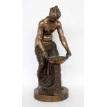 A. RÖHRICH tätig in Italien um 1830 Junge Frau am Brunnen. Patinierte Bronze. Signiert und bez.: