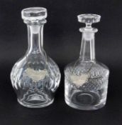 PAAR KRISTALLKARAFFEN mit Anhängern. H.24/25cm A PAIR OF CRYSTAL DECANTERS with pendants. 24/25 cm