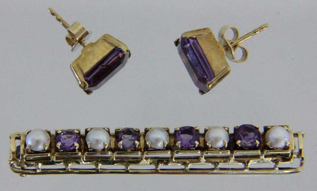 STABBROSCHE UND PAAR OHRSTECKER 585/000 Gelbgold. Brutto ca. 9g A BAR BROOCH AND A PAIR OF STUD