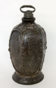 KRUKE Creussen um 1680 Braunes Steinzeug, salzglasiert. Ovoide, sechsseitige Schraubflasche auf