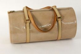 LOUIS VUITTON PAPILLON HANDTASCHE Monogramm in beige. L.31cm, D.15cm A LOUIS VUITTON PAPILLON