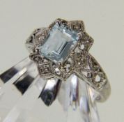 ART DECO DAMENRING 585/000 Weißgold mit Aquamarin und Diamantbesatz. Ringgr. 58, Brutto ca. 3,6g