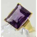 DAMENRING 585/000 Gelbgold mit Amethyst. Gr. 56, Brutto ca. 9,8g A LADIES' RING 585/000 yellow