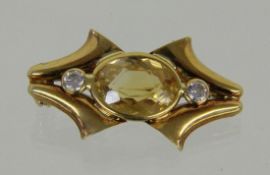 BROSCHE 750/000 Gelbgold mit Citrin und 2 Zirkonia. L.35mm, Brutto ca, 4,5g A BROOCH 750/000