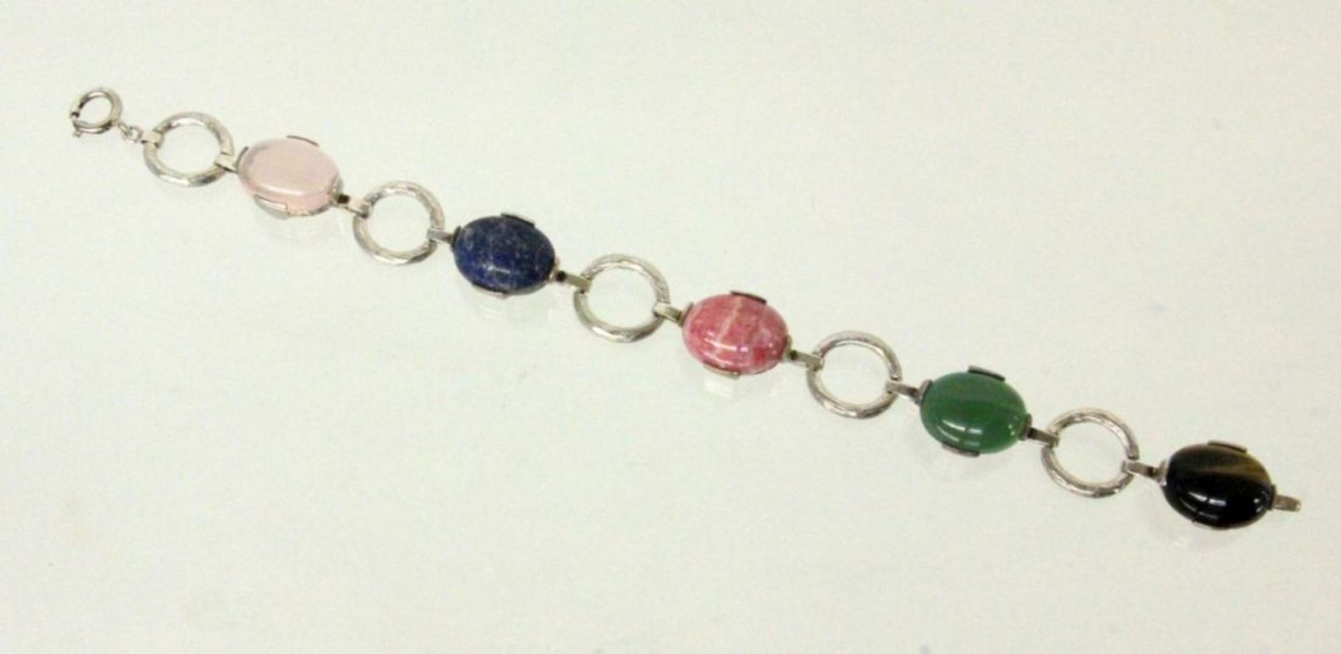 ARMBAND 925/000 Silber mit 5 Edelstein-Cabochons. L.19,5cm. Gest., Brutto ca. 26g A BRACELET 925/000