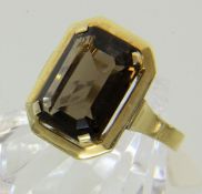 DAMENRING 585/000 Gelbgold mit Topas. Gr. 58, Brutto ca. 6,9g A LADIES' RING 585/000 yellow gold