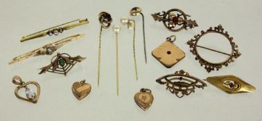 LOT VON 15 TEILEN ANTIKER SCHMUCK Meist vergoldet A LOT OF 15 ANTIQUE JEWELLERY PIECES Mostly gilt