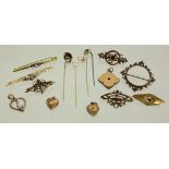 LOT VON 15 TEILEN ANTIKER SCHMUCK Meist vergoldet A LOT OF 15 ANTIQUE JEWELLERY PIECES Mostly gilt